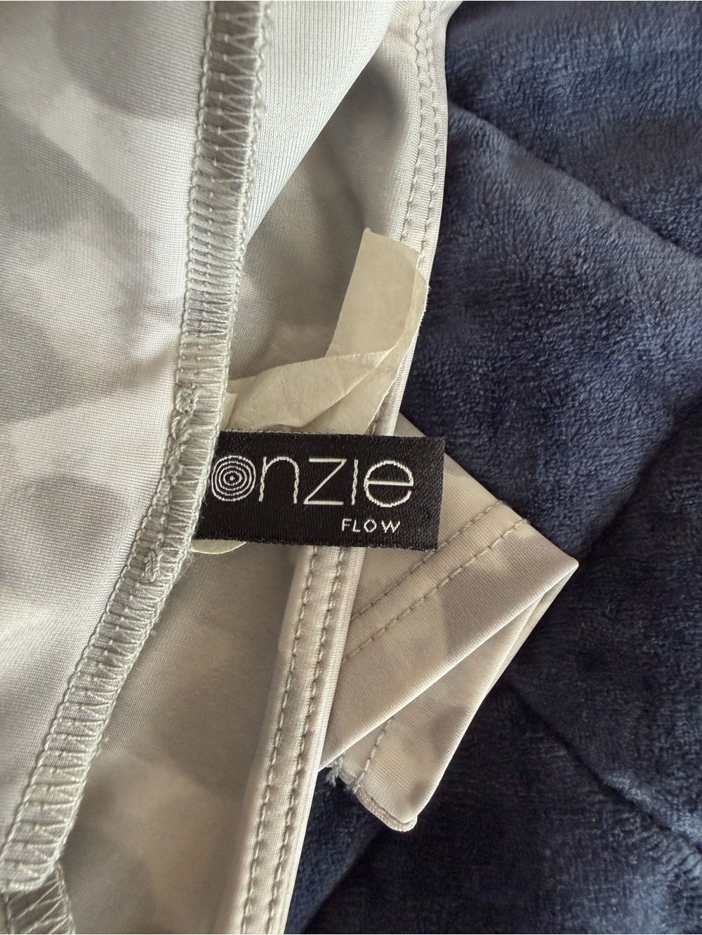 Onzie light Gray Camo Capri Leggings S/M - Picture 7 of 8